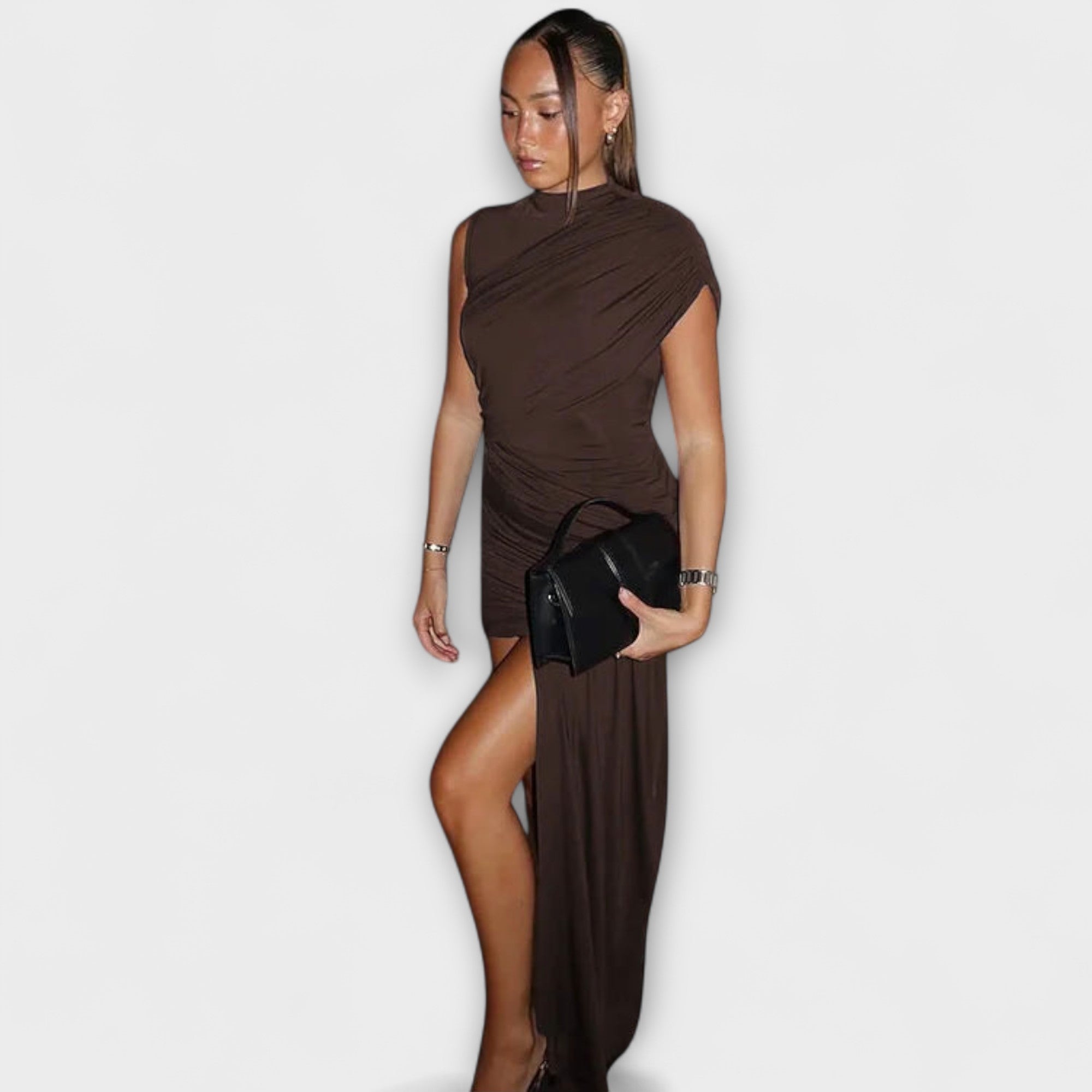 Lila - Stylové, úzké šaty s kulatým výstřihem a sklady